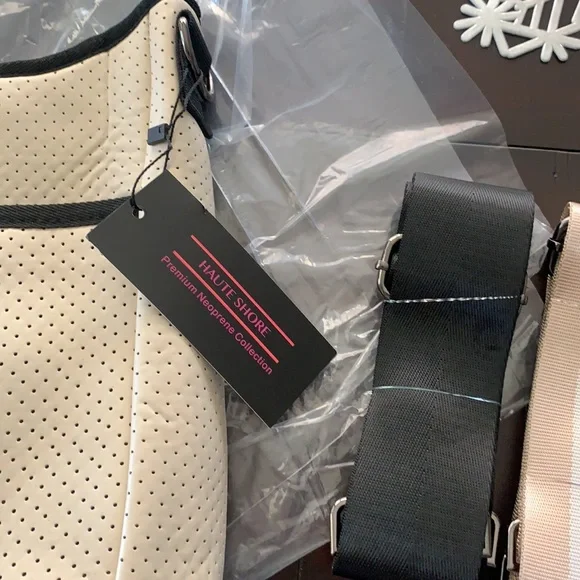 Haute Shore Crossbody Bag - Picture 4 of 9